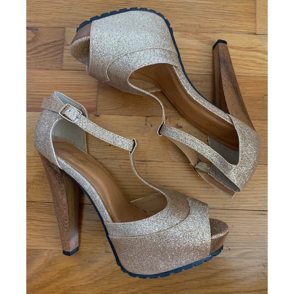 Qupid Sadie Gold T-Strap Sandal Wooden Heels